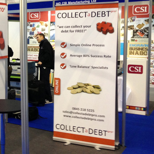 Free standing pull up banner